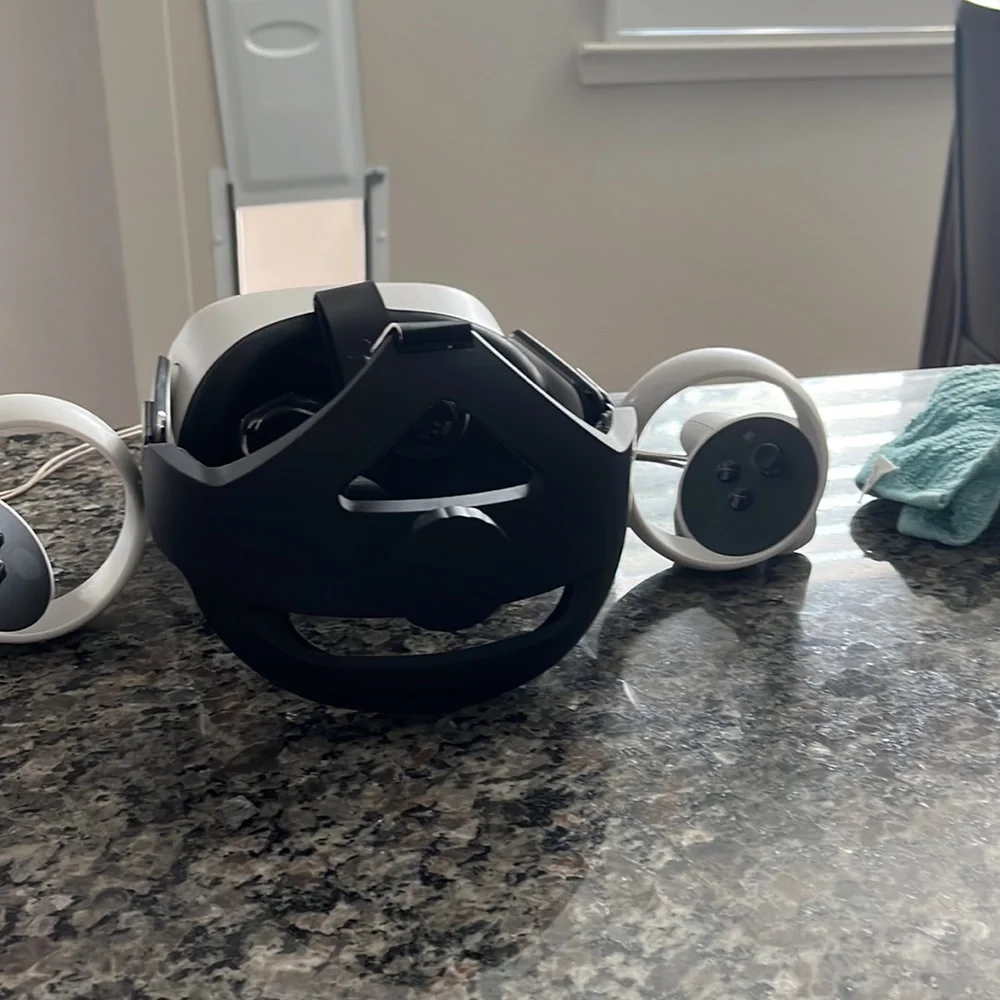 Oculus quest 2 64g, got some scratches and scrapes on controller but perfect
